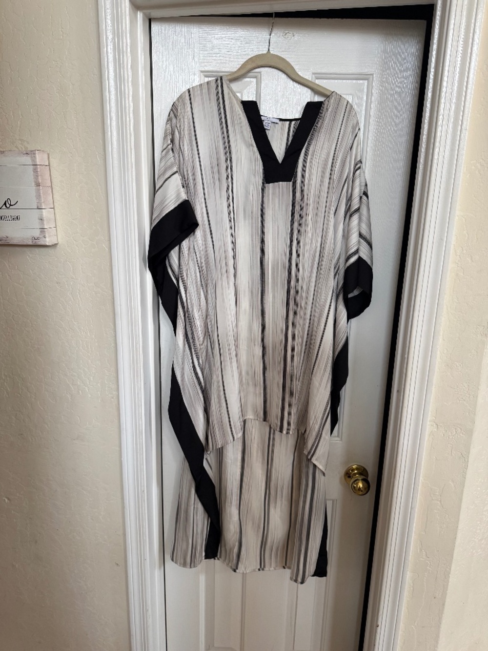 CLASSIC::: HALSTON  BLACK  WHITE STRIPE  HI LOW TOP SZ S/M-PM